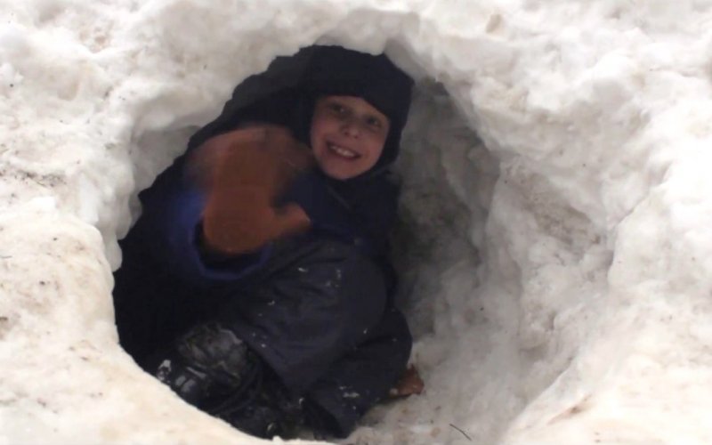 Маленьких детей вызволили из ледового плена на Колыме