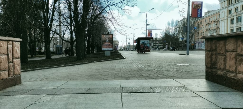 Клубы дыма поднялись над центром Донецка после массированного удара из «Градов»