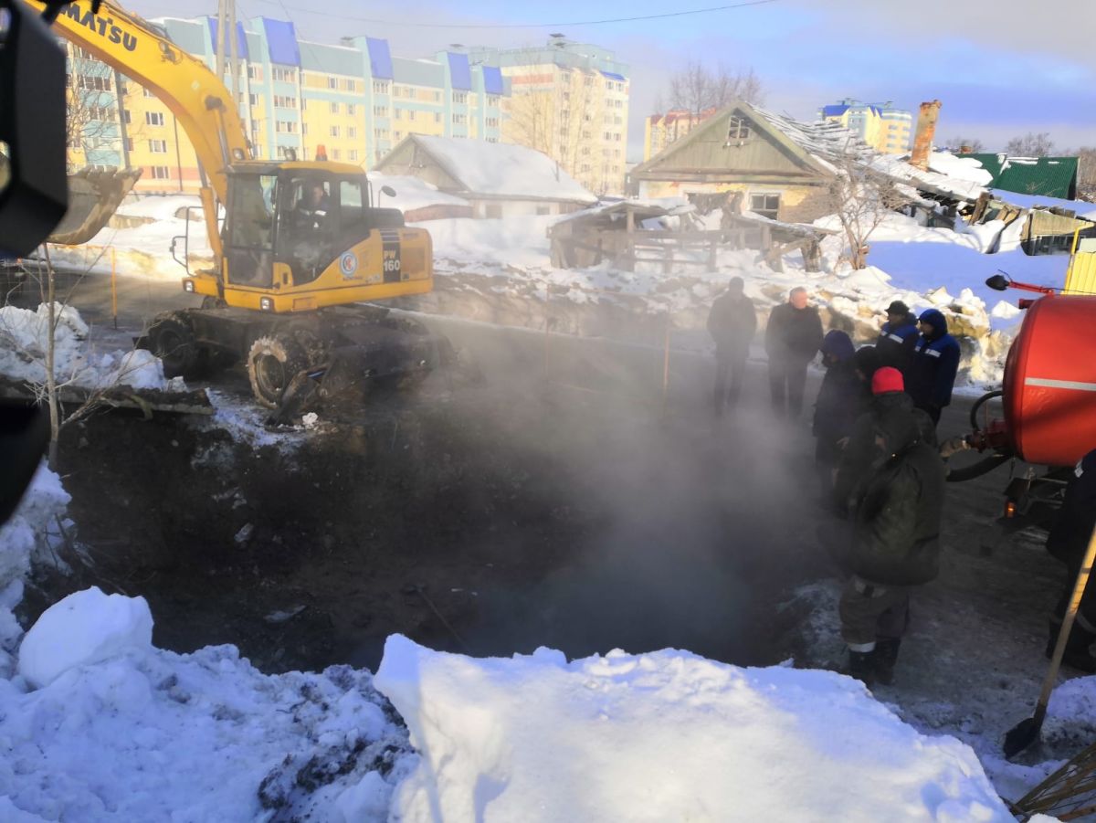 Девушка в Южно-Сахалинске провалилась под снег в кипяток