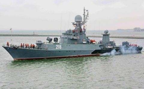 Экипажи кораблей Балтийского флота отразили атаку условного противника с воздуха