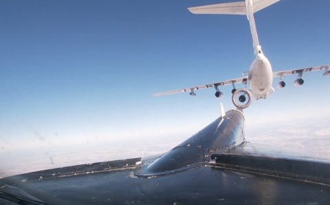 Экипажи ракетоносцев Ту-95МС отработали дозаправку в воздухе