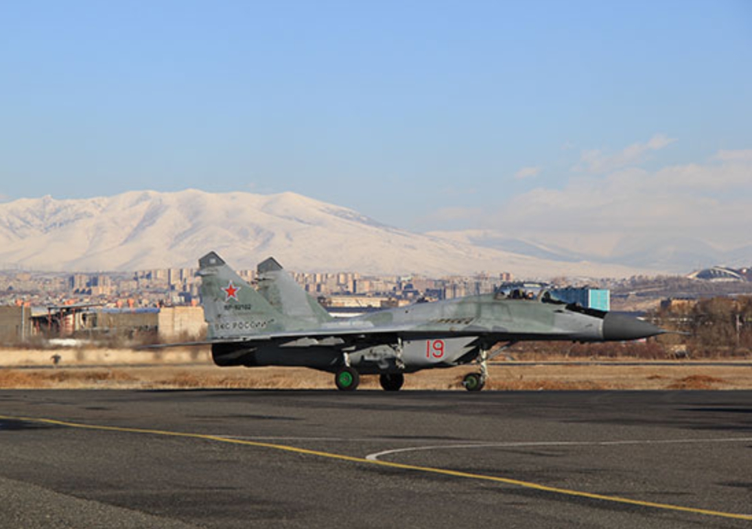 Российские летчики провели совместные учения с коллегами из Армении