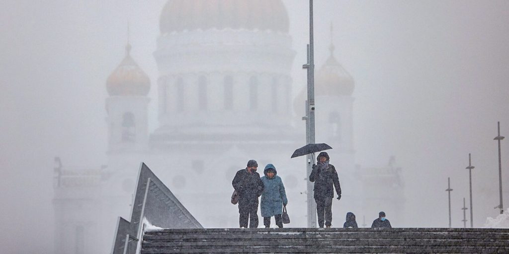 Небо над Москвой затянут тучи