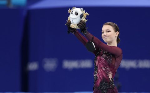 Российские спортсменки завоевали золото и серебро по фигурному катанию на Олимпийских играх в Пекине