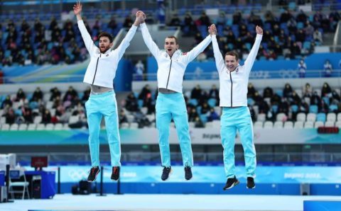 Российские конькобежцы были в двух секундах от победы на гонке ОИ-2022