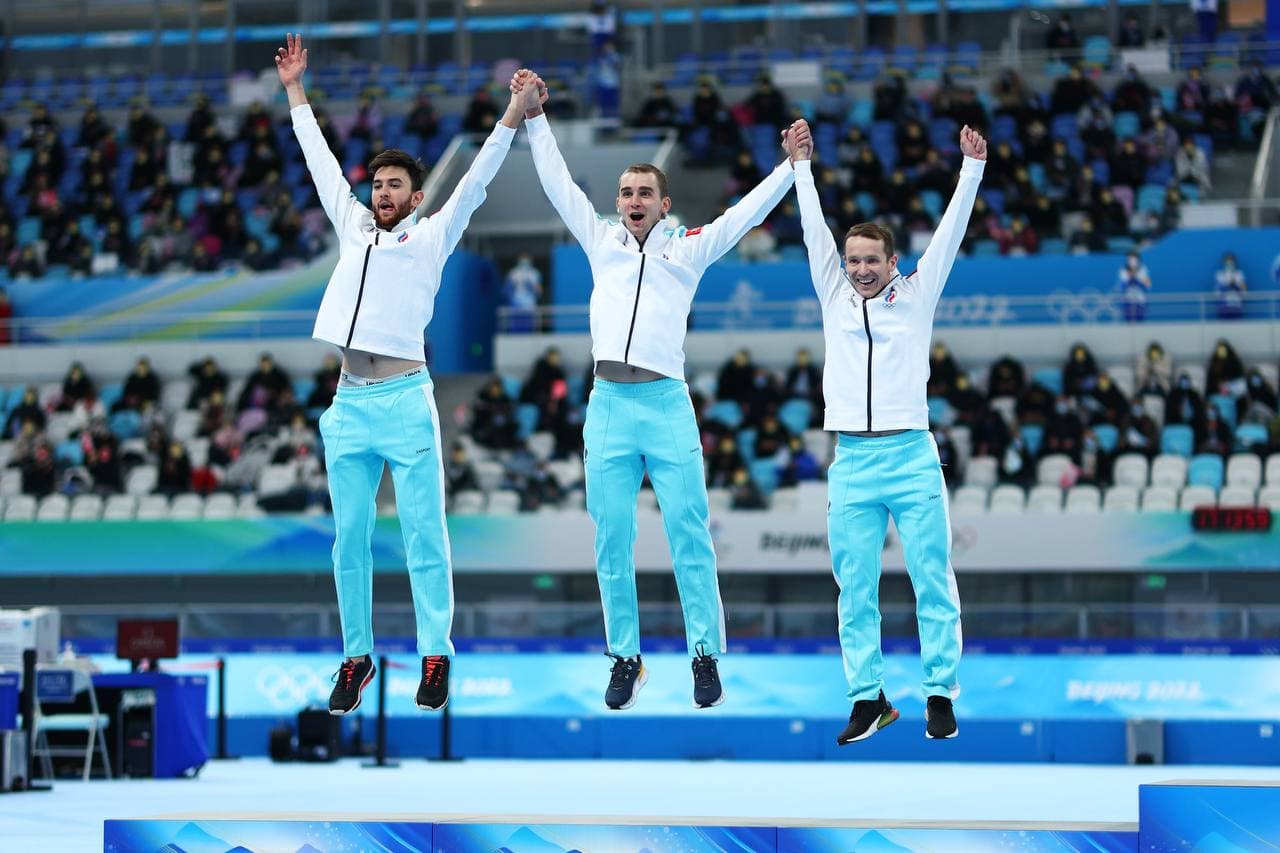 Российские конькобежцы были в двух секундах от победы на гонке ОИ-2022