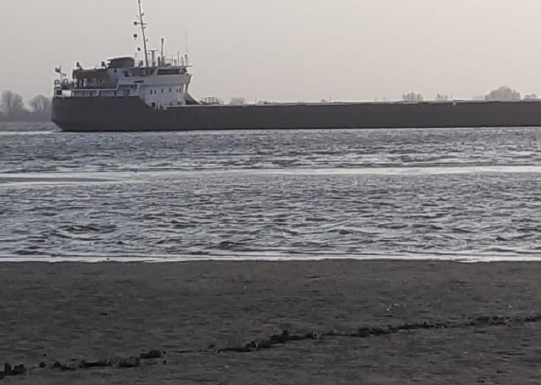 Следовавший из Астрахани в Иран теплоход сел на мель Волго-Каспийском морском канале
