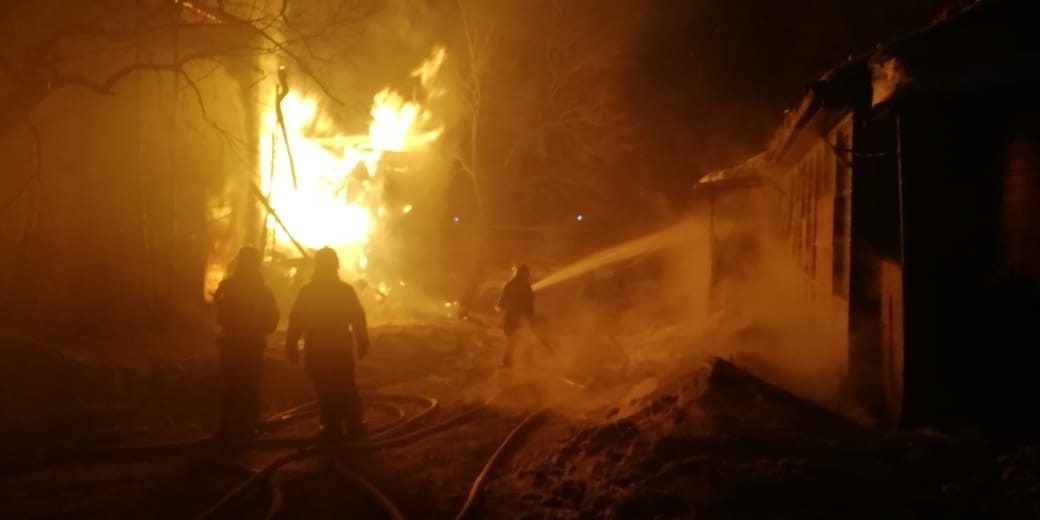 Памятник культуры в Хабаровске объяло пламя