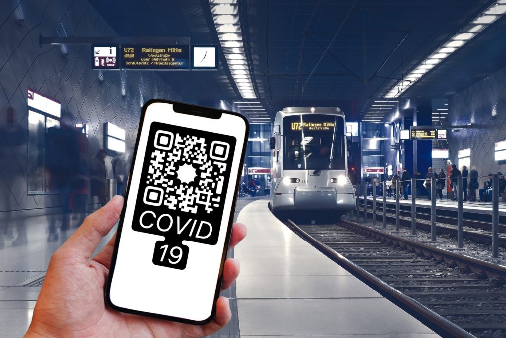 В Омской области отменят обязательные QR-коды