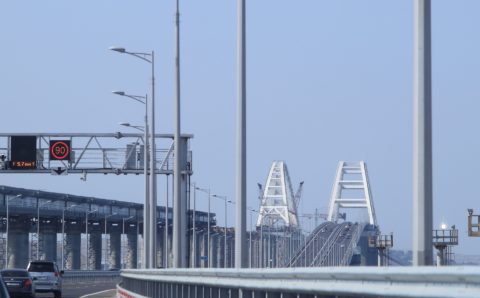 Несмотря на противоречивые сообщения Крымский мост продолжает работать в штатном режиме