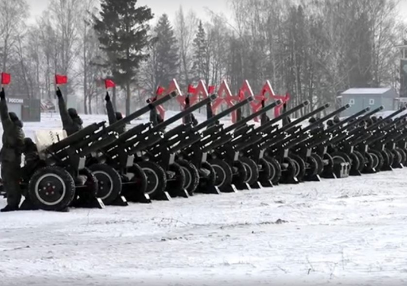 Гвардейский дивизион устроит салют в Москве в День защитника Отечества