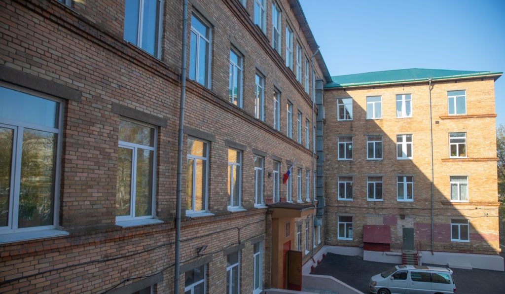 Школы Владивостока уйдут на однодневную дистанционку из-за циклона