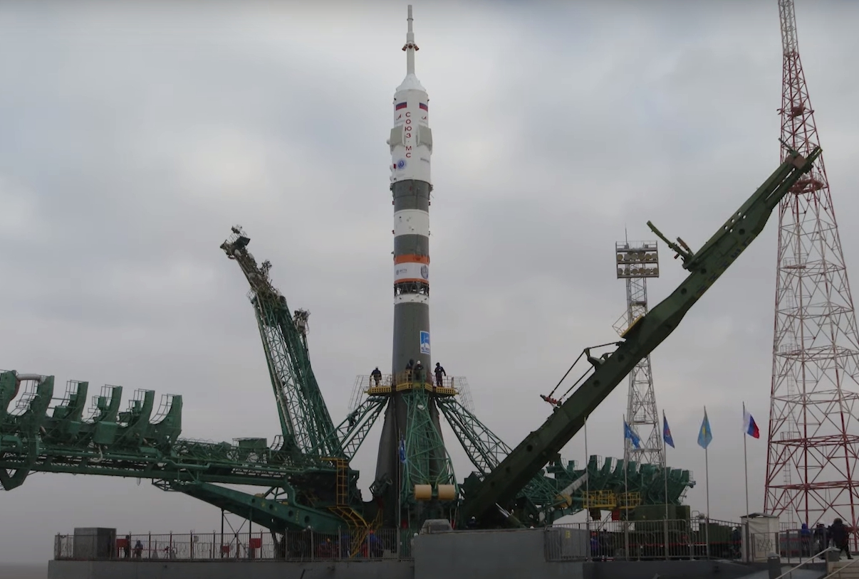 На Байконуре начался второй стартовый день по подготовке к запуску ракеты «Союз-2.1а»
