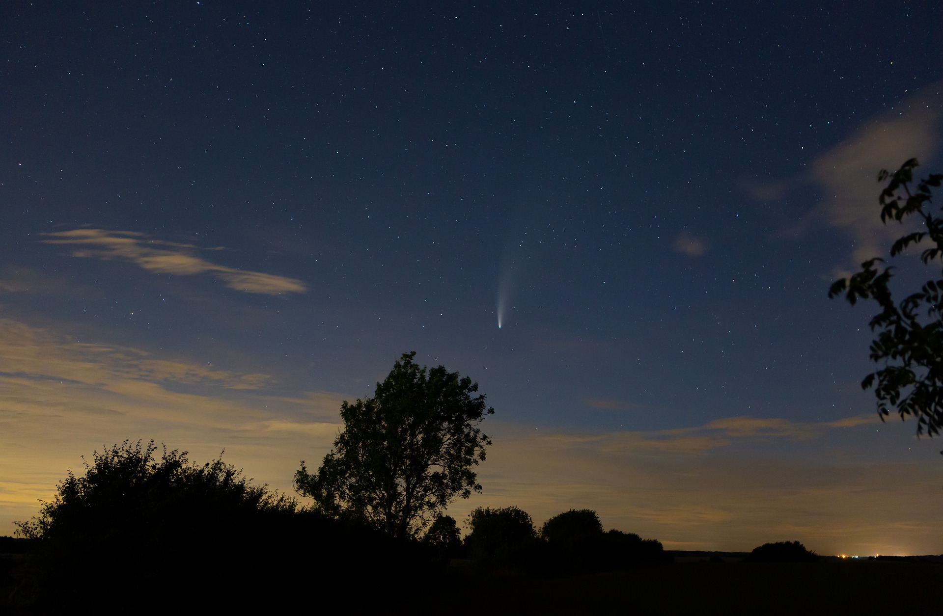 Роскосмос сообщил о падении крупного метеорита на Землю