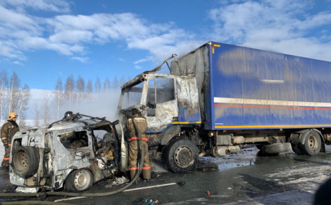 На автодороге Казань-Оренбург произошло ДТП с участием грузовика и легковой машины