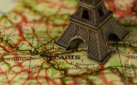 Франция возобновляет выдачу туристических виз для граждан России