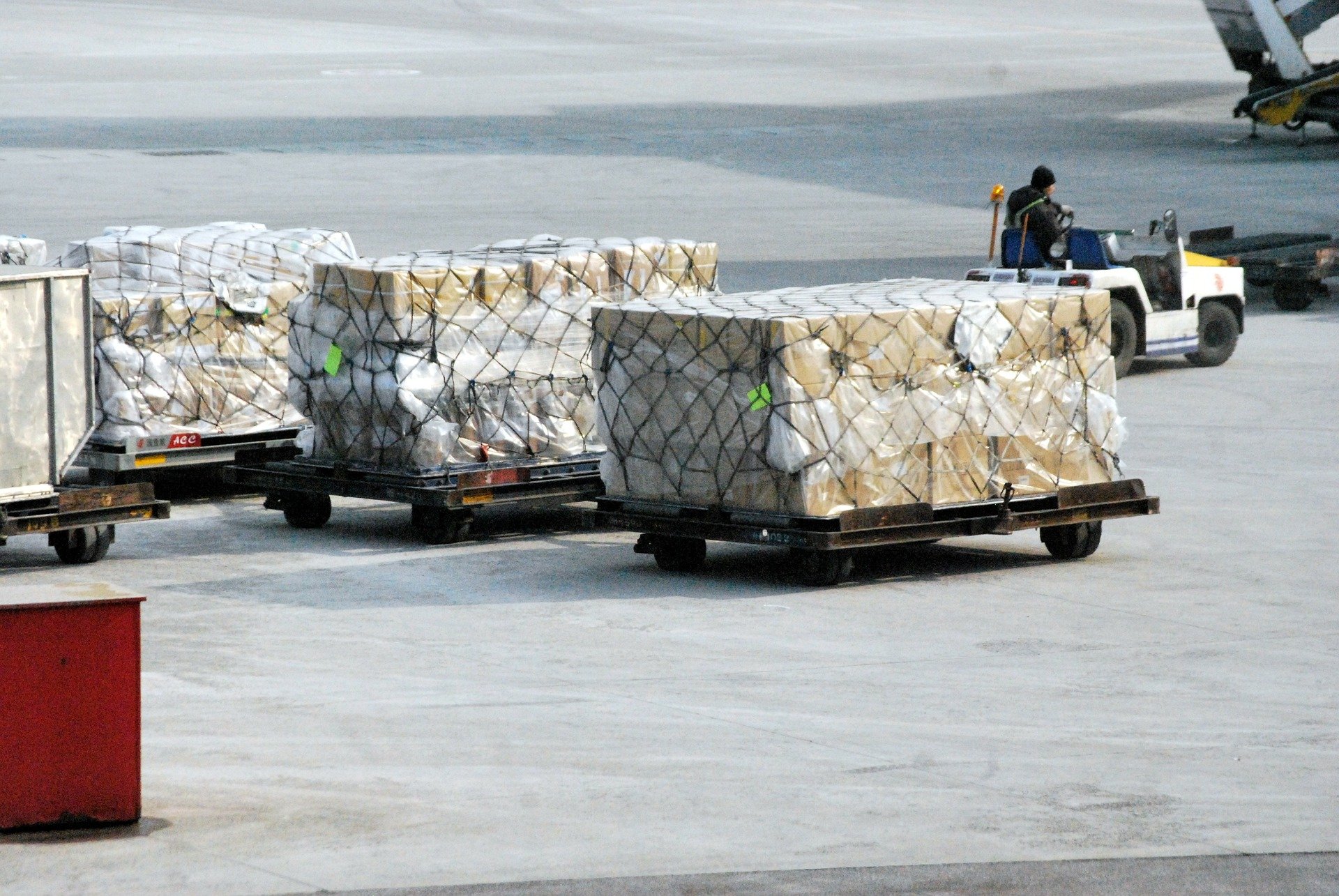 МЧС России доставило жителям Донбасса более 300 тонн гуманитарной помощи