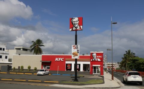 Собственник 70-ти ресторанов KFC начал процесс передачи российского бизнеса