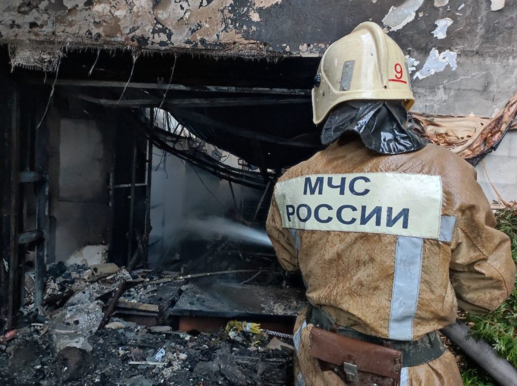 Двое человек погибли при крупном пожаре в Алупке