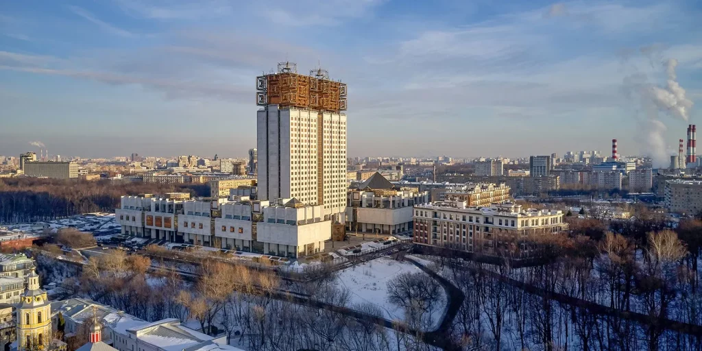 Москвичей позвали на весенние экскурсии по паркам