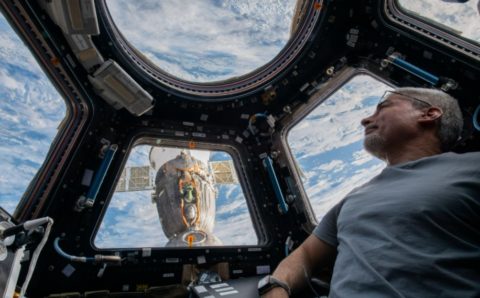 Роскосмос опроверг слухи о сложности возвращения на Землю астронавта NASA