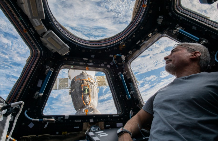 Роскосмос опроверг слухи о сложности возвращения на Землю астронавта NASA