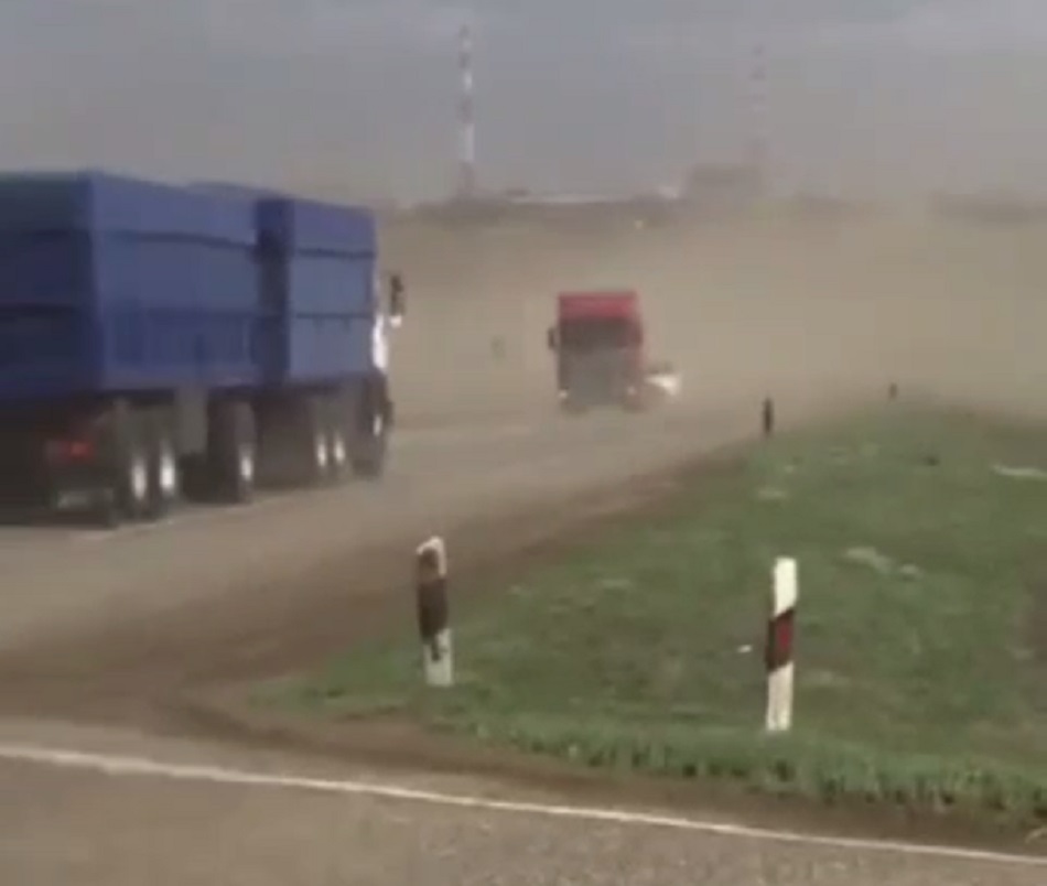 ГИБДД: Три района Ставрополья накрыла пылевая буря