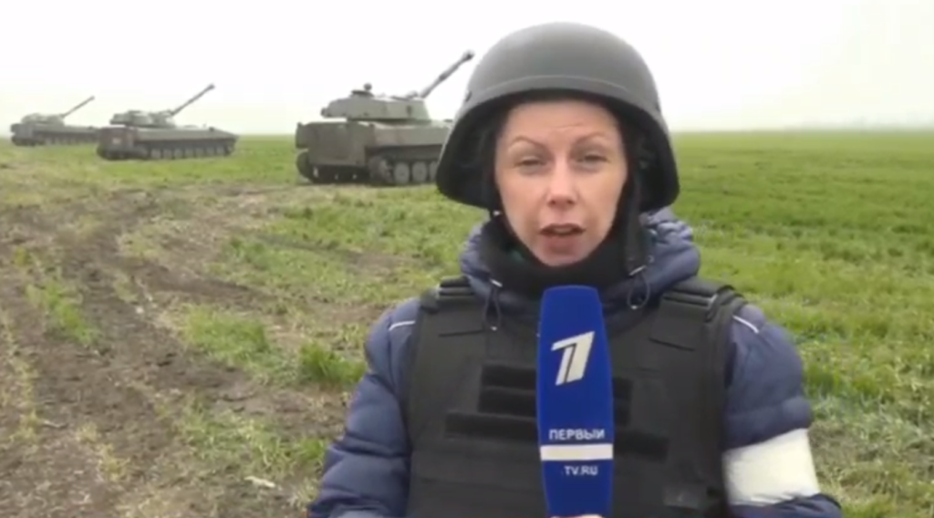 Раненую в Мариуполе журналистку Первого канала военные эвакуировали на руках