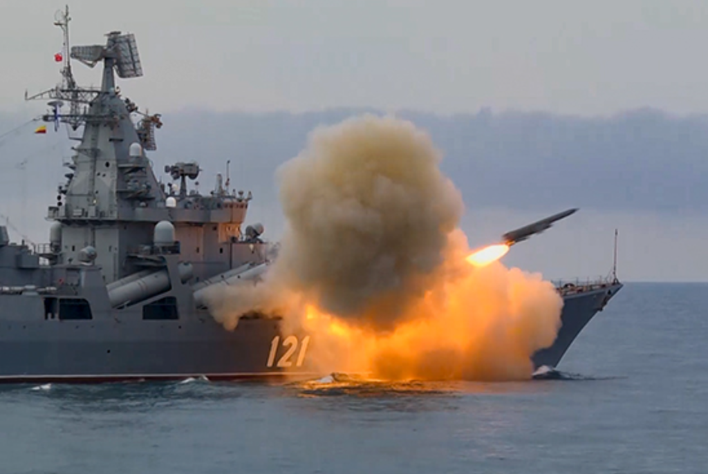 Шторм в Чёрном море отправил на дно ракетный крейсер «Москва»