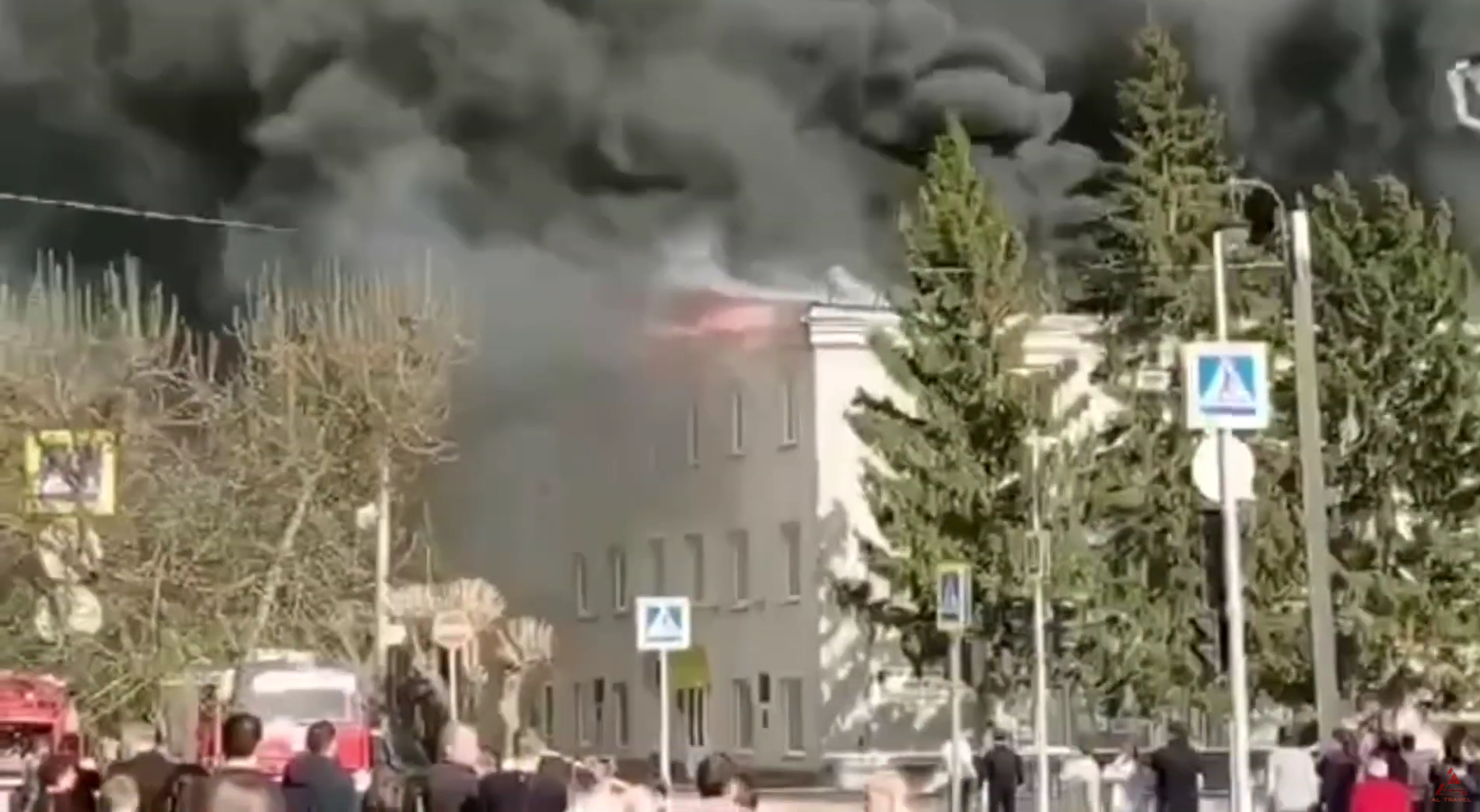 Пламя охватило почти 5 тыс. «квадратов» ТРЦ «Гагаринского» в Тюменской области