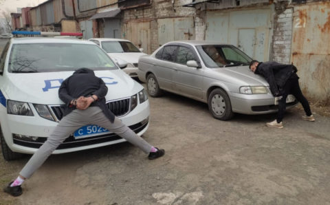 Полицейские в Приморье выследили похитителей сотни ливневых решёток