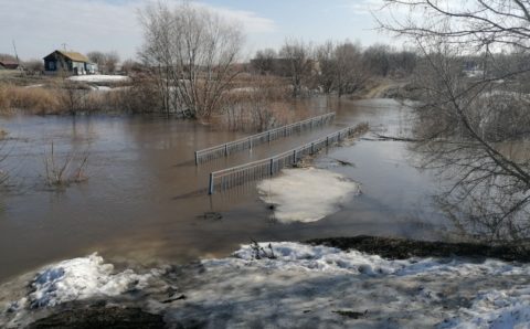 Отрезанные паводком саратовские посёлки снабжены водой и лекарствами
