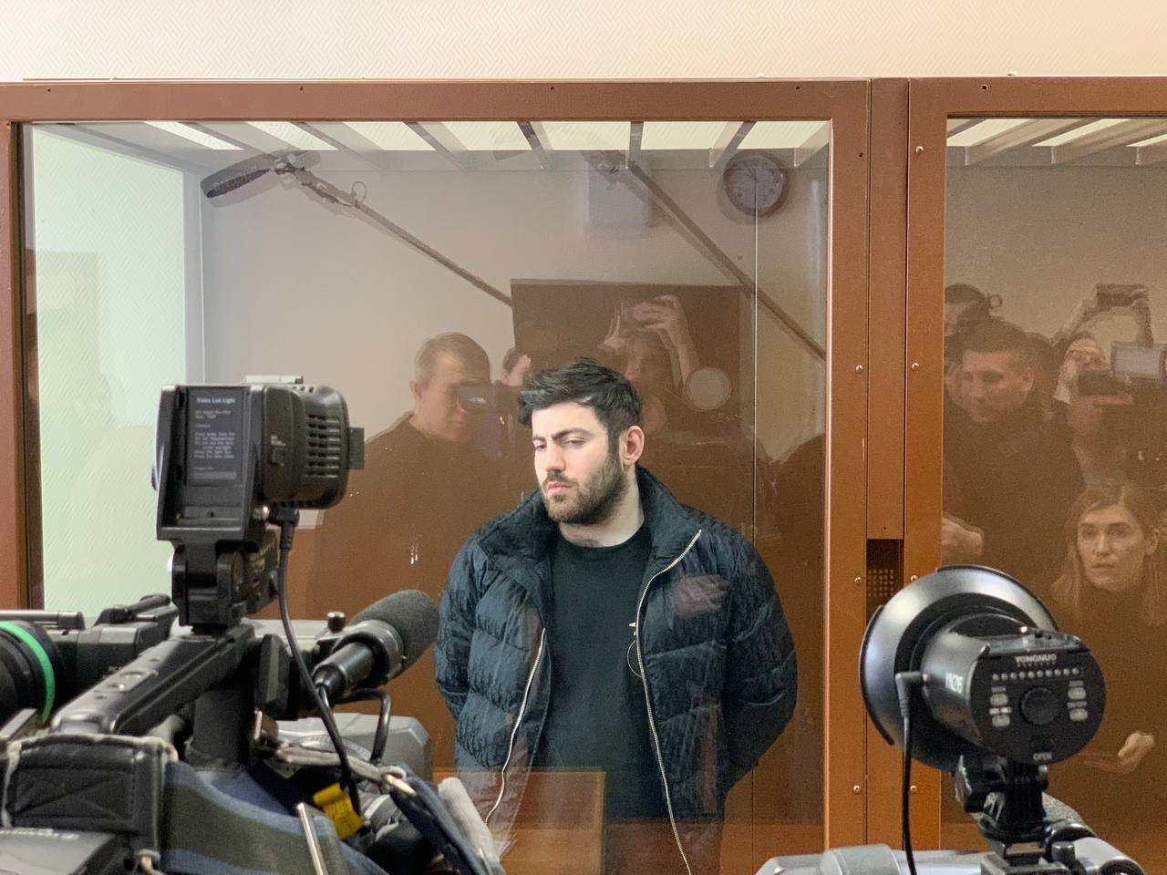 Обвиняемого в инвестиционных мошенничествах блогера Хизри Запирова арестовали до 3 мая