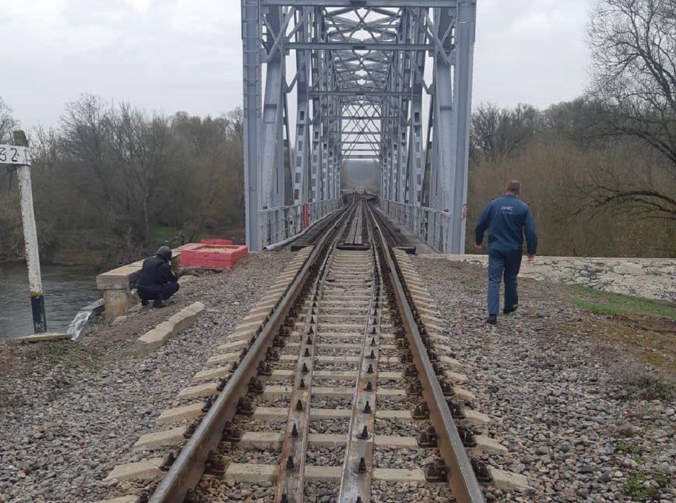 Железнодорожные пути оказались разрушены в районе Белгородчины, граничащем с Украиной