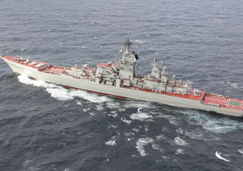 Флагман Северного флота атомный крейсер «Петр Великий» вернулся на базу