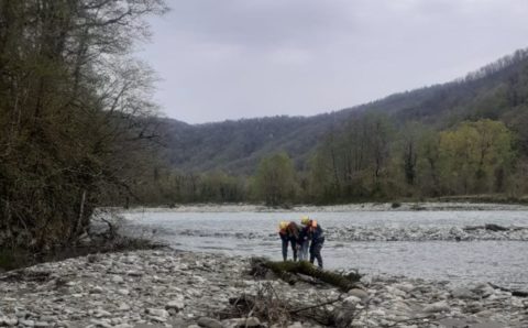В Дагестане мужчина в одиночку спас туристов, которых унесло течением реки