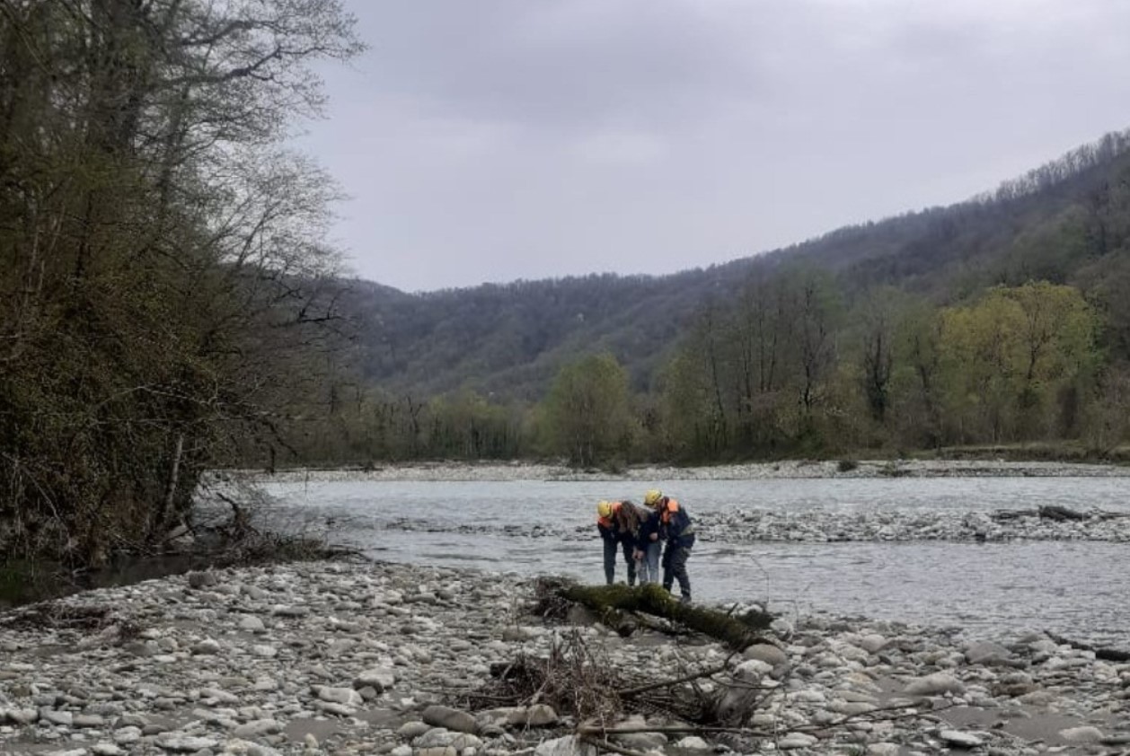 В Дагестане мужчина в одиночку спас туристов, которых унесло течением реки