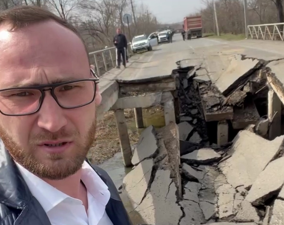 В Приморском крае рухнул мост
