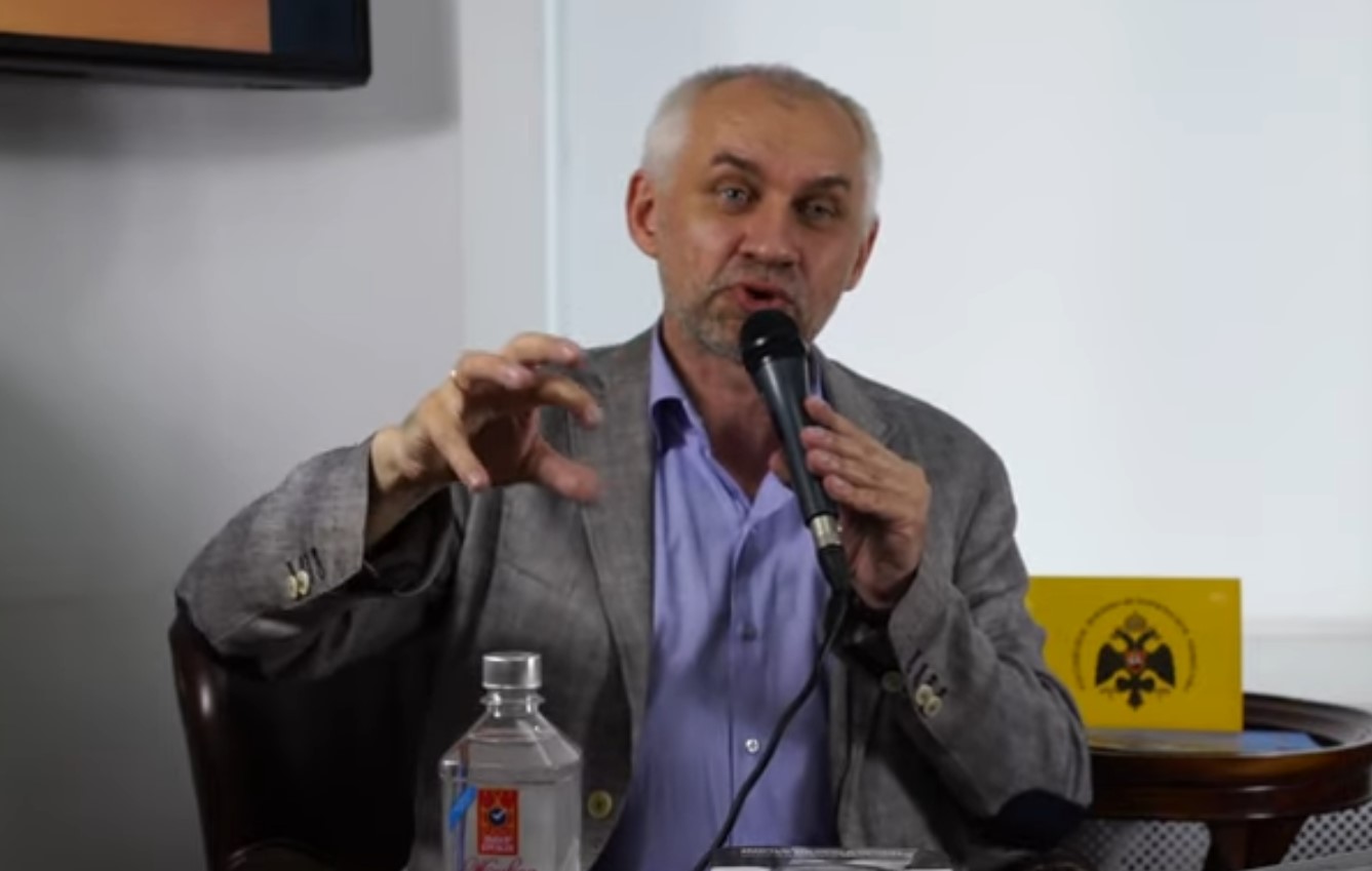 Политолог Шаповалов высоко оценил роль добровольцев и частных организаций в спецоперации на Украине