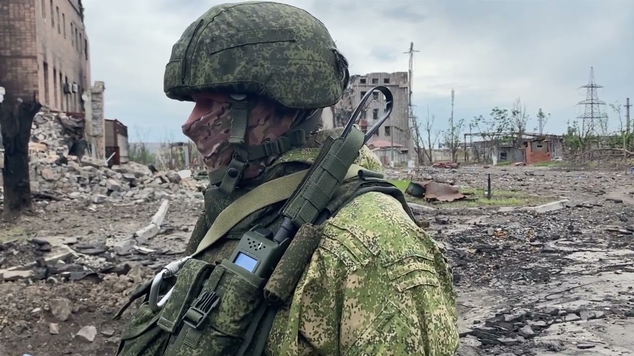 Российские военнослужащие начали разминирование освобожденного Лисичанска