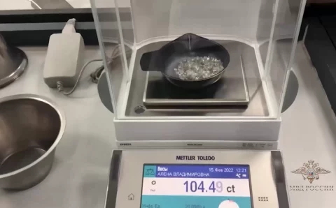 Сотни алмазов нашли у рабочего в Якутии