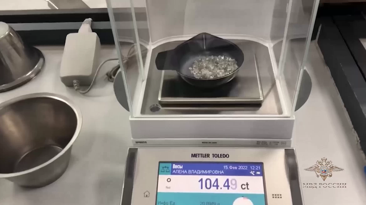 Сотни алмазов нашли у рабочего в Якутии