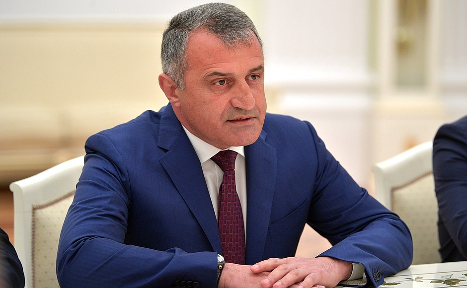 Гаглоев оставил позади Бибилова на выборах президента Южной Осетии