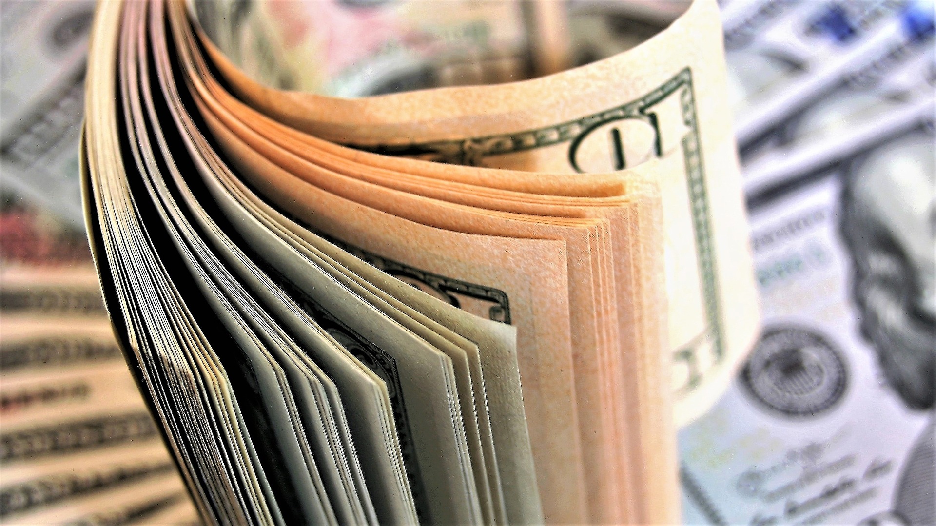 ЦБ назвал фейком сообщения о возобновлении закупок валюты для сдерживания курса рубля