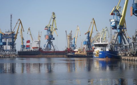 Морской торговый порт Мариуполя заработал в прежнем графике