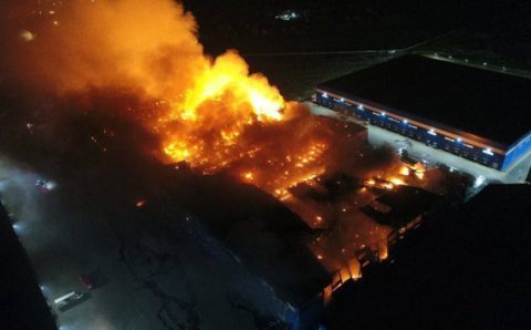 В Московской области загорелся склад на площади 33,8 тысяч «квадратов»