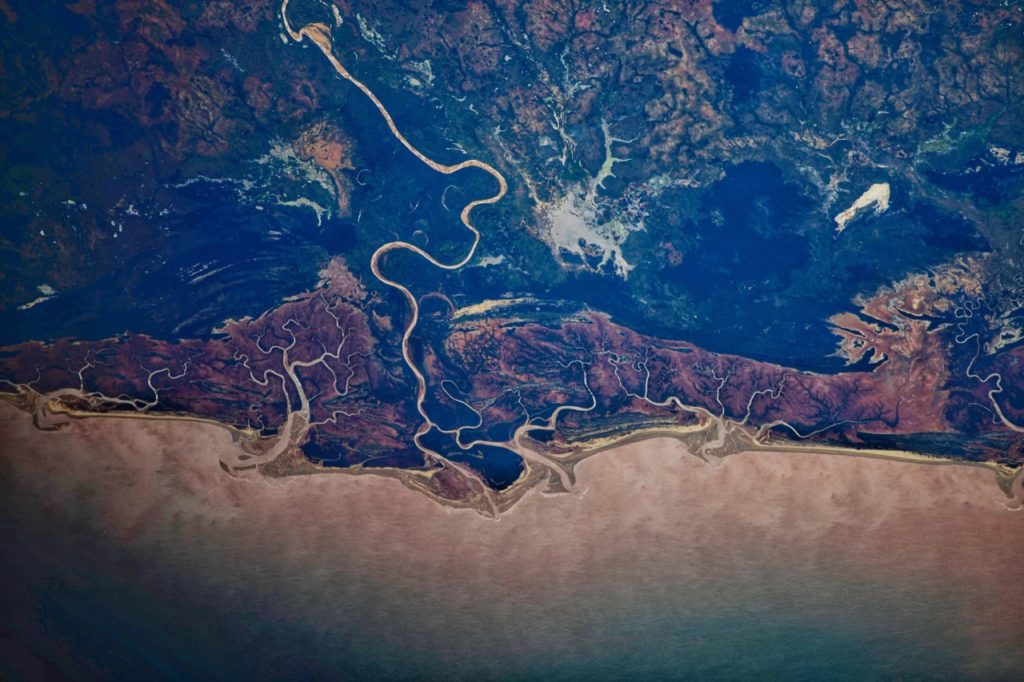 Российский космонавт на МКС заснял необычное явление в водах Мадагаскара