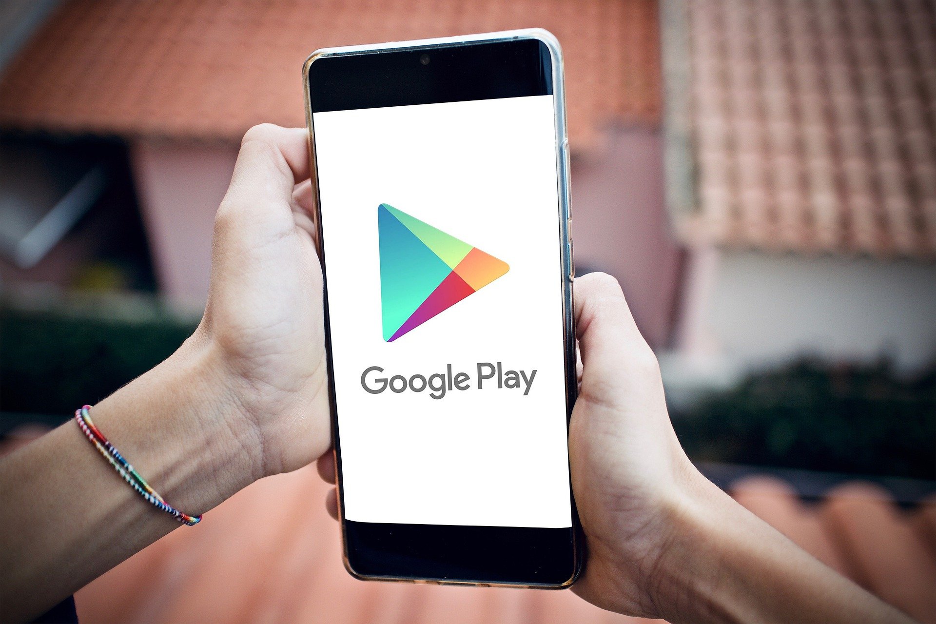 Россиянам запретили скачивать и обновлять платные приложения в Google Play