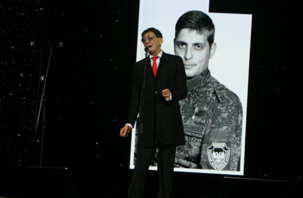 Лариса Долина, Дмитрий Дюжев и Григорий Лепс выступили на концерте в ДНР Лариса Долина, Дмитрий Дюжев и Григорий Лепс выступили на концерте в ДНР