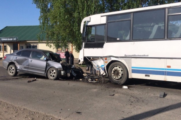 В Иркутской области в ДТП с автобусом пострадали шесть человек